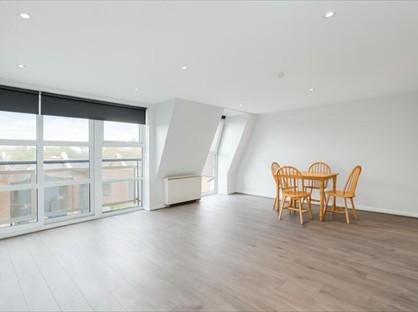 2 Bed Flat, Magnum House, KT2