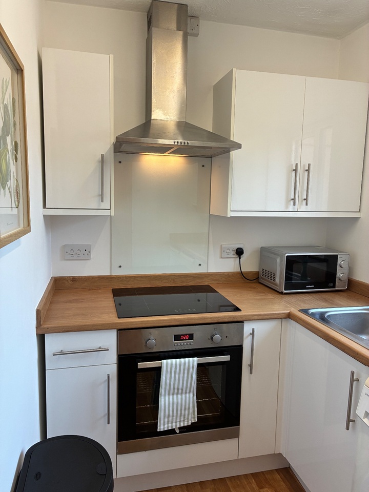 2 Bed Flat, Honey Hill Mews, CB3 photo 5