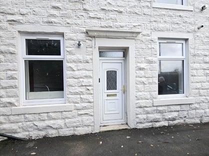 2 Bed Terraced House, Queen Street, BB5