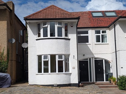 3 Bed Semi-Detached House, Oakleigh Drive, WD3