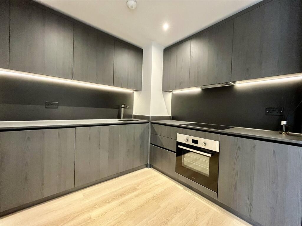 2 Bed Flat, Dutton Street, M3 photo 2