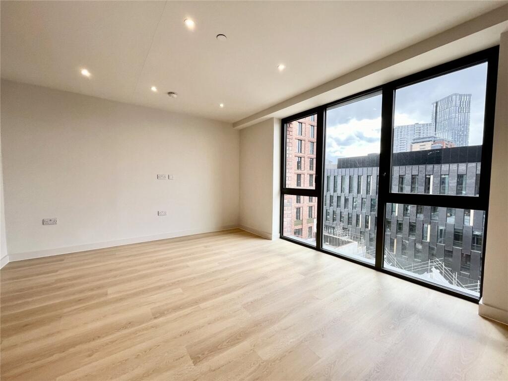 2 Bed Flat, Dutton Street, M3 photo 3
