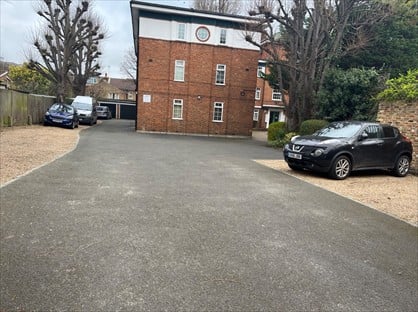 2 Bed Flat, Knights Park, KT1