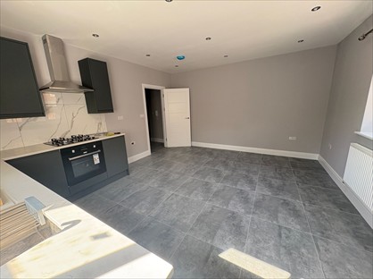 2 Bed Flat, Crescent Drive, GU12