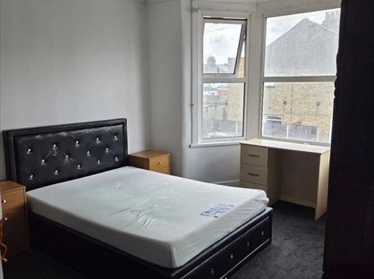 Room in a Shared House, New Road, IG3