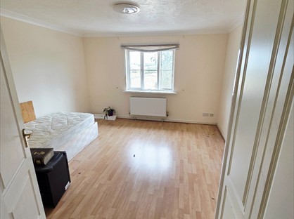 4 Bed Terraced House, Lytham Close, SE28