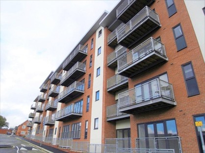 2 Bed Flat, Light Buildings, PR1