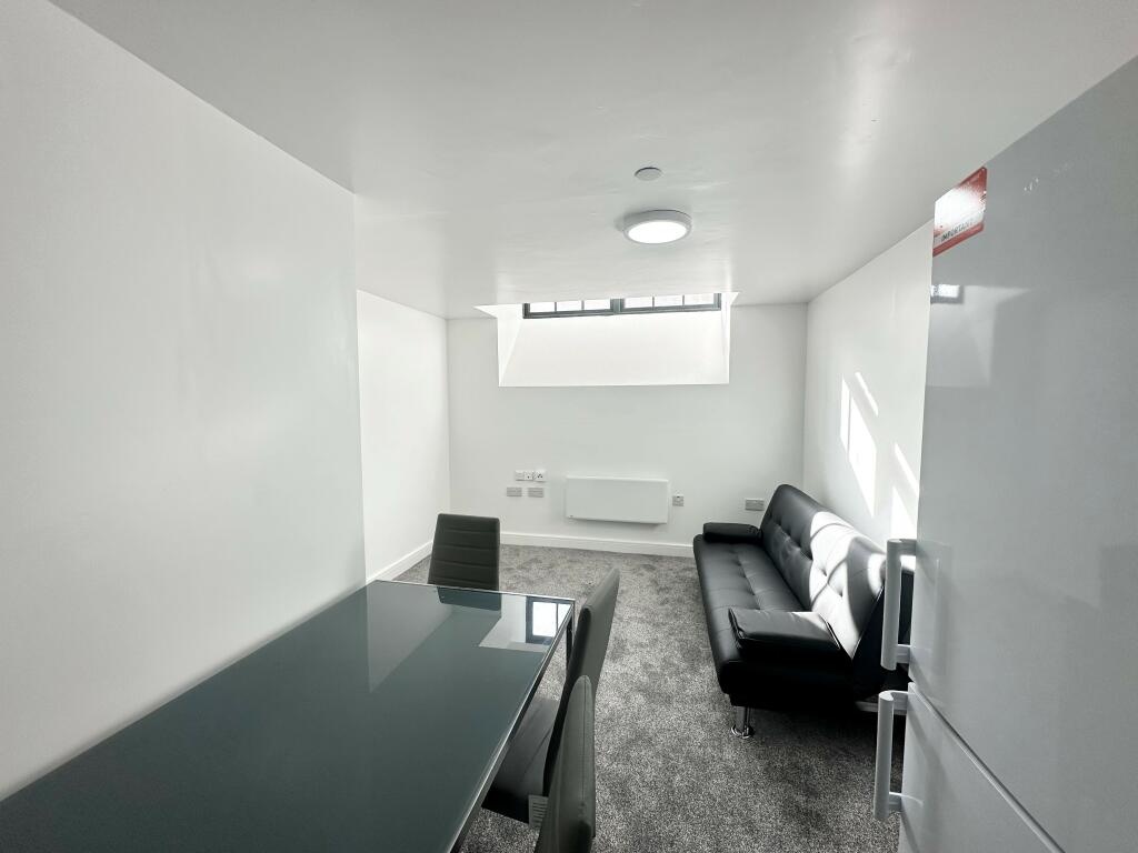 5 Bed Flat, Castle Edge, NG7 photo 2