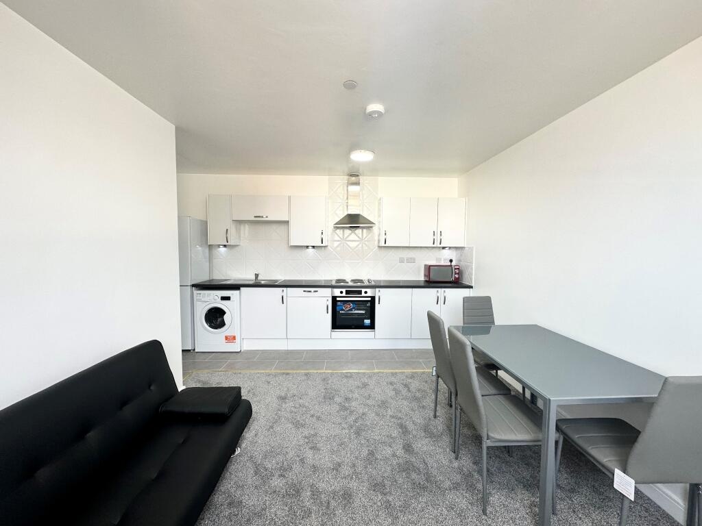 5 Bed Flat, Castle Edge, NG7 photo 4