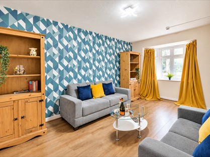 4 Bed Flat, Stretford Road, M15