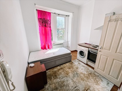 Studio Flat, Croydon Road, SE20