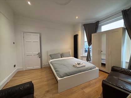 Room in a Shared House, Durnsford Road, SW19