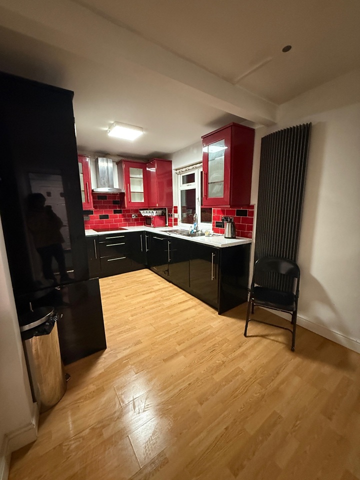 2 Bed Flat, Orlescote Road, CV4 photo 2