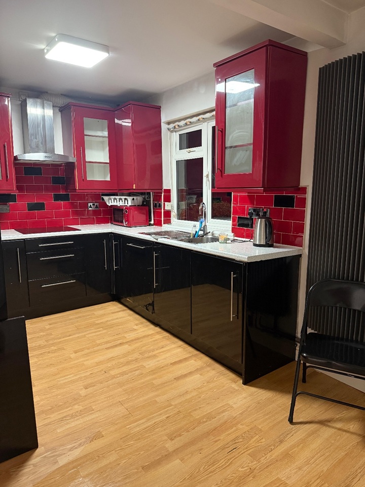 2 Bed Flat, Orlescote Road, CV4 photo 3
