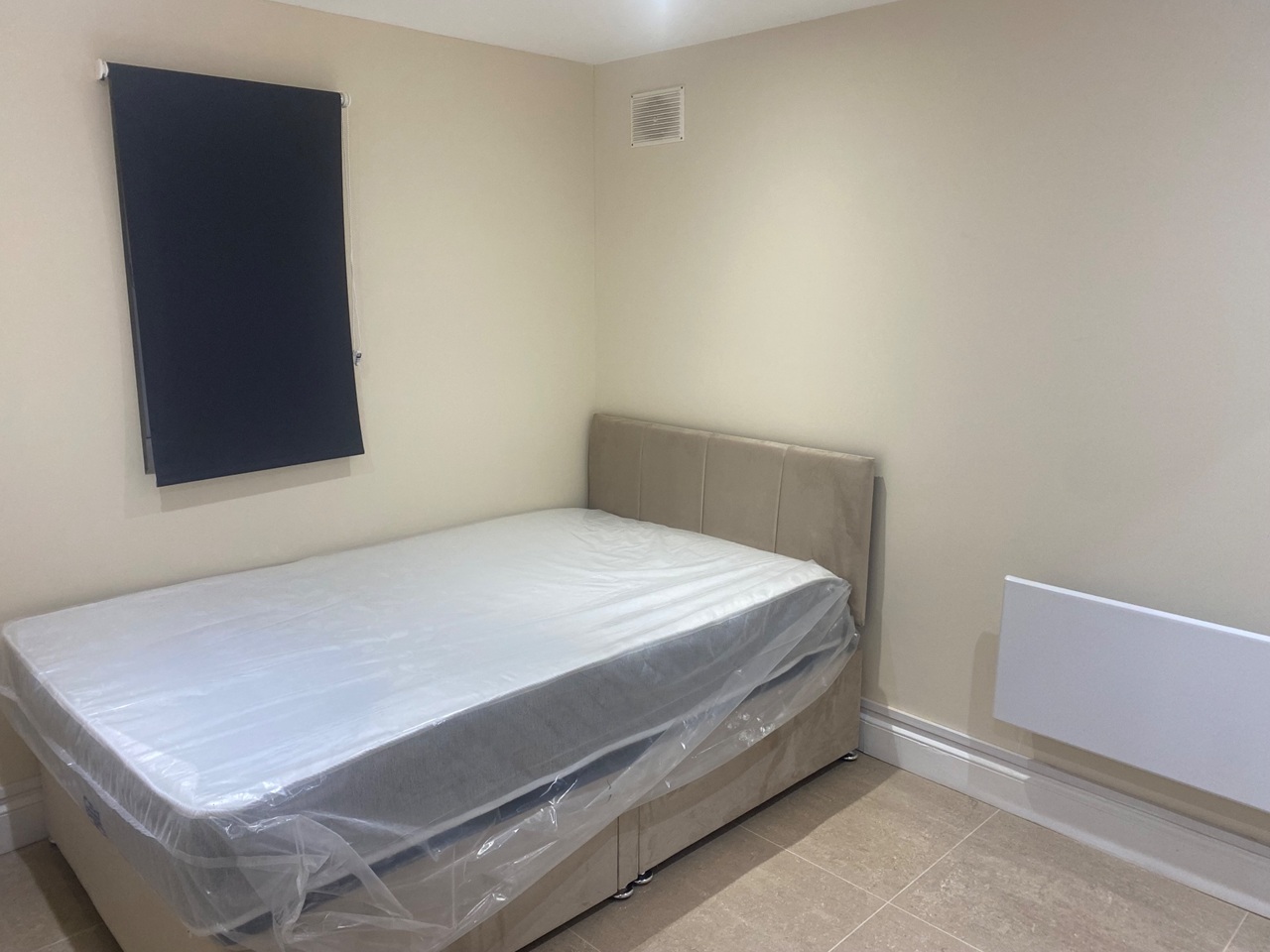 London - 2 Bed Flat, Roding Lane North, IG8 - To Rent Now for £1,400.00 p/m