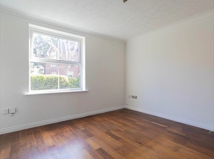 1 Bed Flat, Napier Crescent, SS12