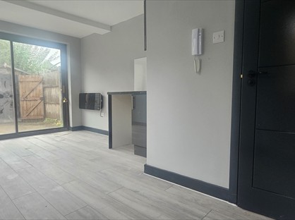 Studio Flat, Edgar Road, UB7