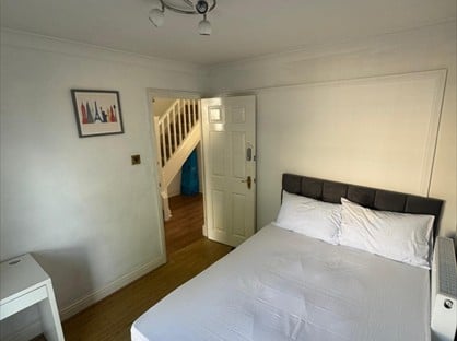 5 Bed Terraced House, Millwood Court, ME4