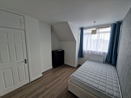 Room in a Shared House, The Limes Avenue, N11