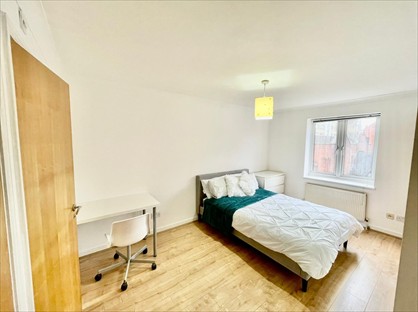 Room in a Shared Flat, Brigantine Court, E14