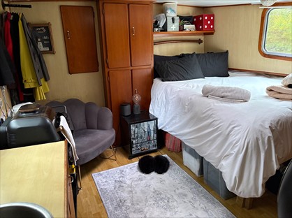 Bedsit, Walton Lane, KT13