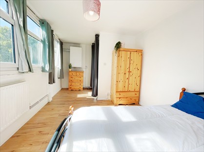 Room in a Shared Flat, Smithfield Court, E1