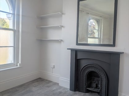 1 Bed Flat, Orchard Gardens, TQ14