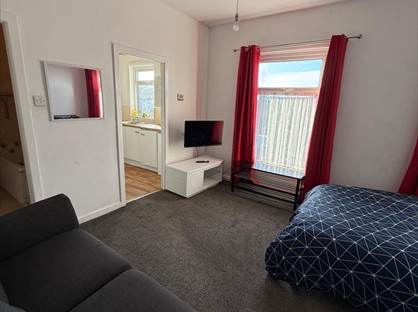 1 Bed Flat, Turner Lane, OL6