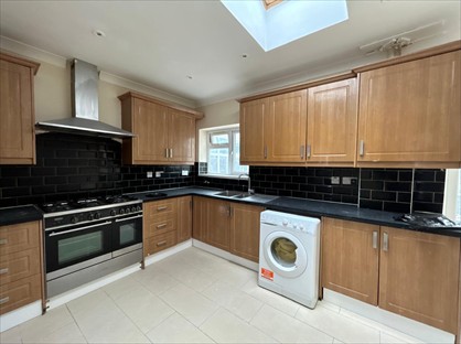 3 Bed Semi-Detached House, Bishops Road, UB3