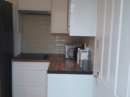 Bedsit, Barnes Road, GU16