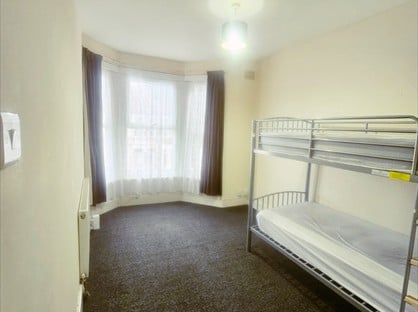 3 Bed Flat, Dickens Road, E6
