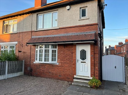 3 Bed Semi-Detached House, Peacock Ave, WF2