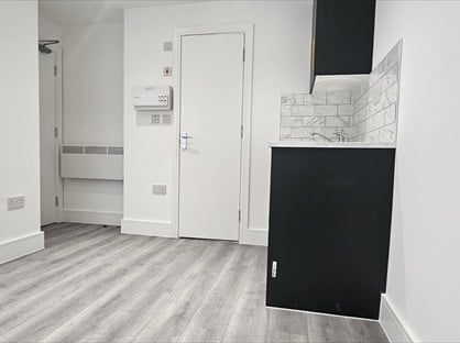 Studio Flat, Dacre Crescent, RM15