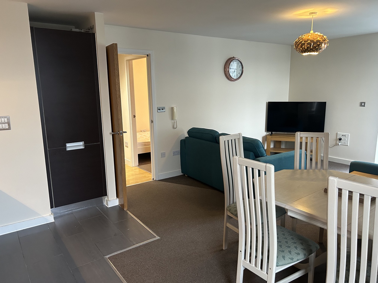 2 Bed Flat, Barton Place, M4 photo 3