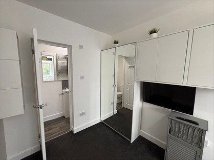 Room in a Shared House, Memorial Road, M28