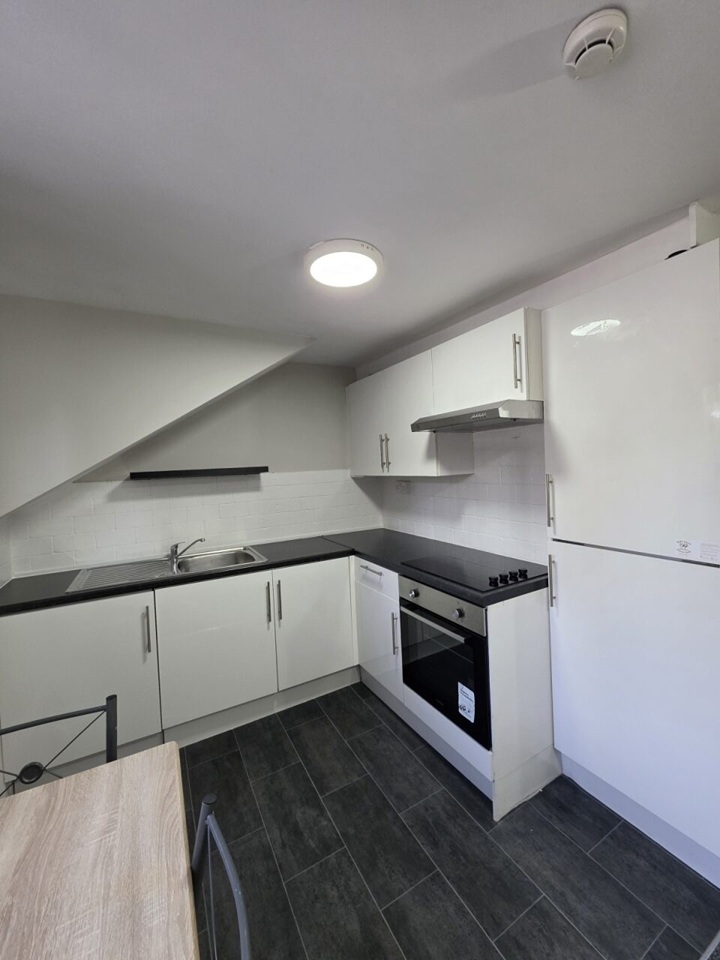 2 Bed Flat, Lower Cathedral Road, CF11 photo 2
