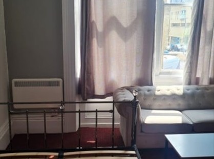 Studio Flat, Bond Str, WF13