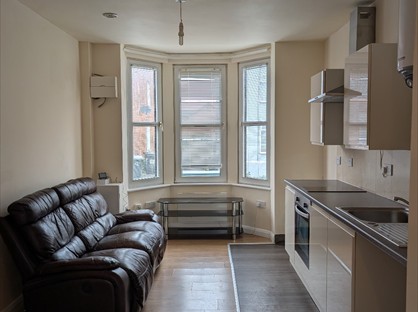 1 Bed Flat, Wood Street, CV21