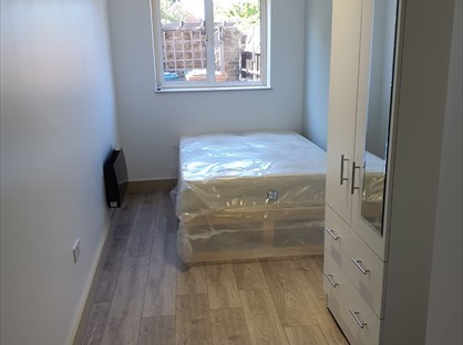 Studio Flat, Maxwell Road, TW15