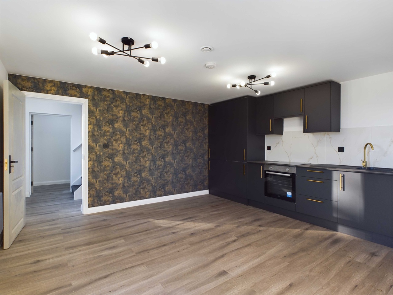 2 Bed Penthouse, Mansfield Road, DE1 photo 4