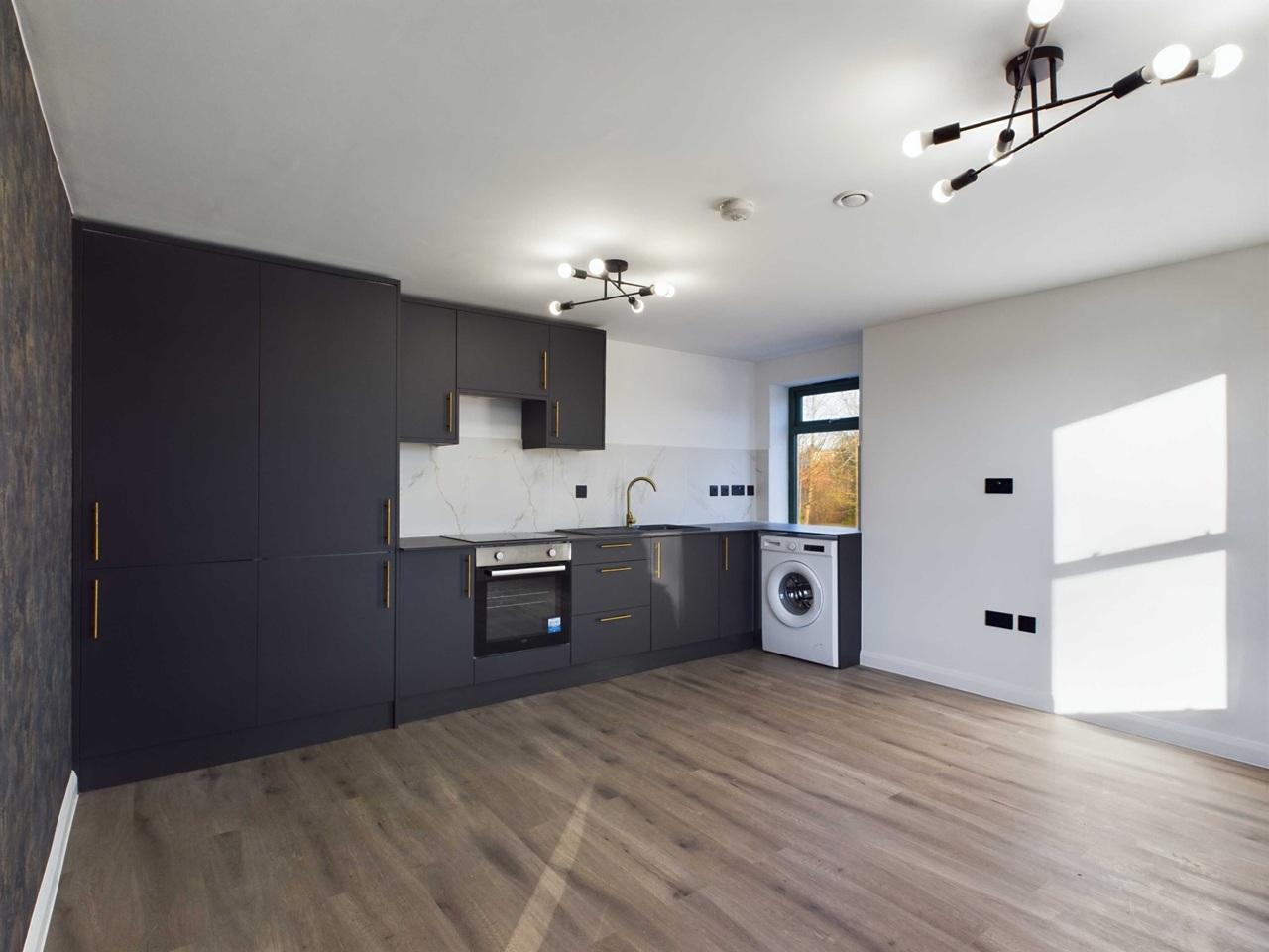 2 Bed Penthouse, Mansfield Road, DE1 photo 3