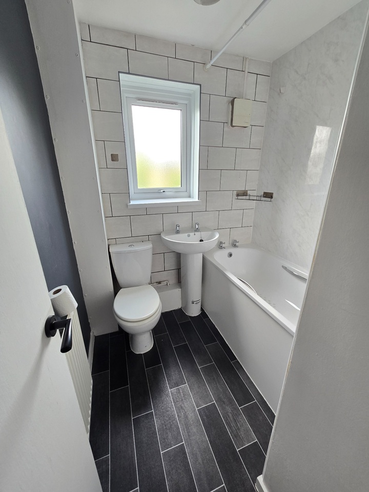 1 Bed Flat, Headford Close, CB5 photo 4