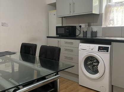 2 Bed Semi-Detached House, Causeway Green Road, B68