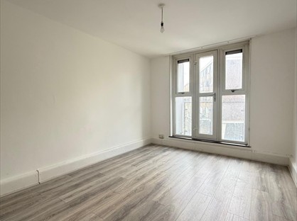 2 Bed Flat, Weybridge Point, SW11