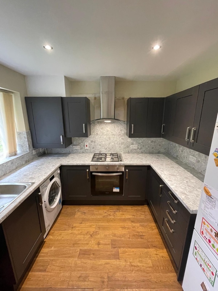 3 Bed End Terrace, Mclaren Fields, LS13 photo 2
