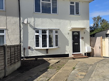 3 Bed Semi-Detached House, Broomfield Avenue, SS9