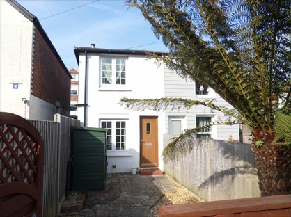 2 Bed Semi-Detached House, Moorgreen Road, PO31