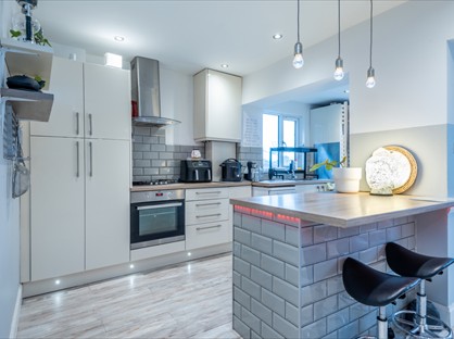 4 Bed Semi-Detached House, Rougemont Avenue, SM4