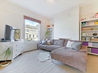 2 Bed Flat, Cologne Road, SW11