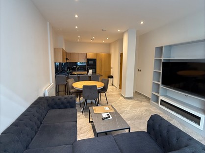 3 Bed Flat, Bromyard House, W3